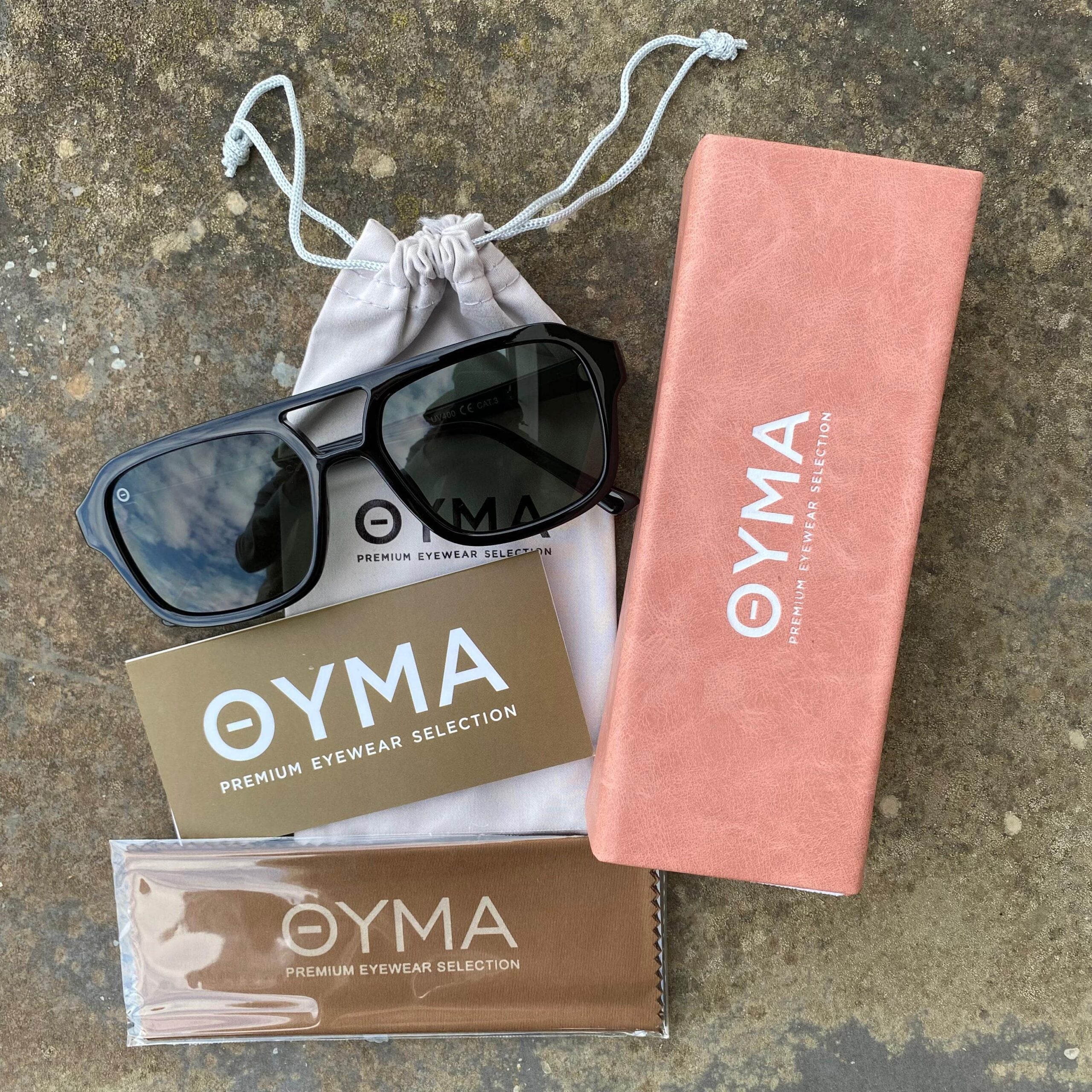 OYMA 02 / C01 - Black Dark Green