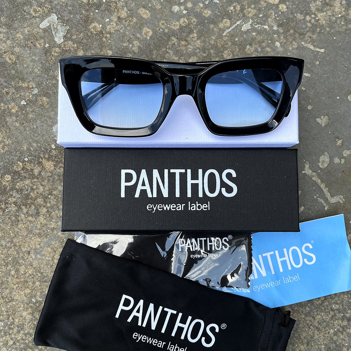 Massive / Black Blue Fumè