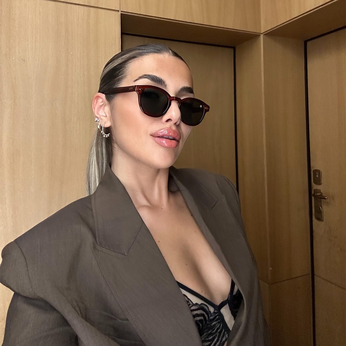 OYMA 03 / C07 - Brown Dark Green